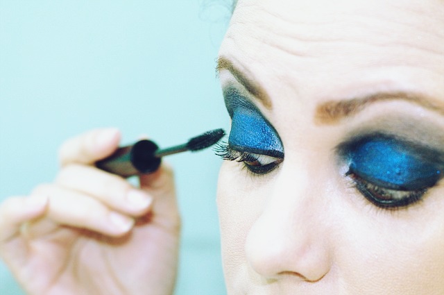 blue eyeshadow trend-edit